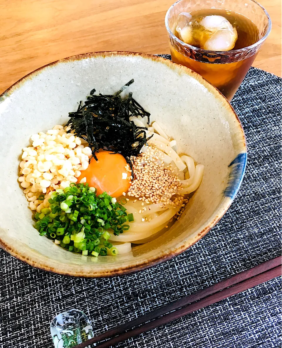 今日のお家で一人ランチは                           釜玉うどん✨|ミッチ☆ママさん