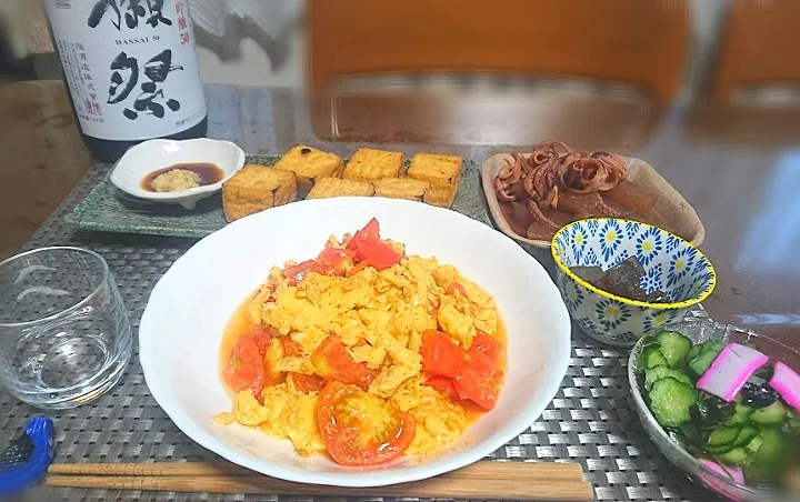 トマト🍅と卵🥚の中華風炒め
烏賊と大根の煮物
キュウリ🥒とワカメの酢の物
ピリ辛こんにゃく
焼き厚揚げ🍶|bisenさん