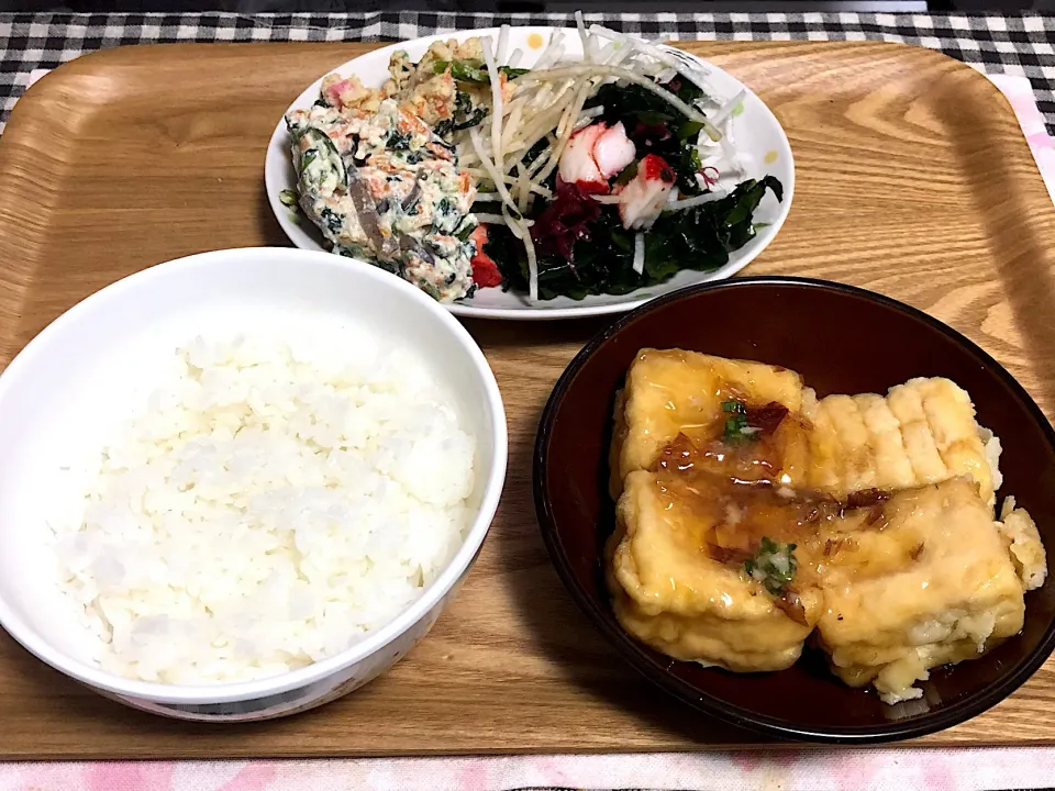 Snapdishの料理写真:今日の夕食
☆揚げ出し豆腐(和風あんかけ)
☆海藻サラダ
☆ほうれん草入り白和え
☆豆乳入りなめらか卯の花|まぁたんさん