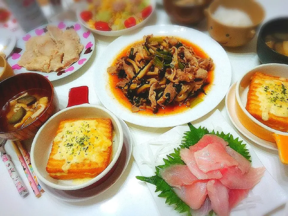 夕食(^ー^)
豚肉としめじと小松菜炒め
お刺身(下の子はお刺身ダメなので竜田揚げ)
厚揚げのチーズはさみ焼き
サラダ(レタス、コーン、ツナ、プチトマト)
お味噌汁(ナス、油揚げ)|プリン☆さん