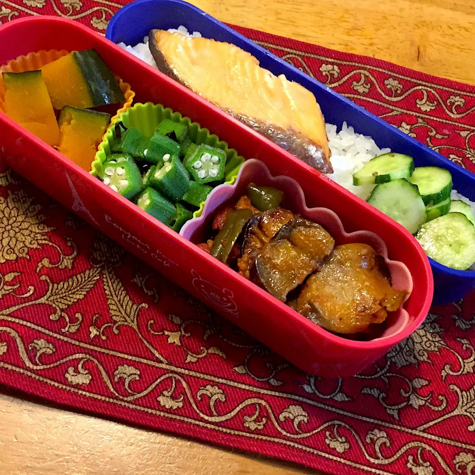 茄子と豚コマの味噌炒めと、オクラの昆布和えと、南瓜の煮物と、焼き鮭弁当|もえさん