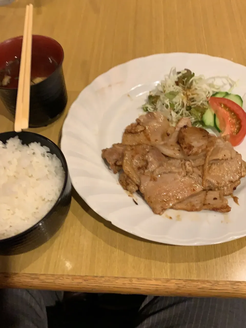 Snapdishの料理写真:生姜焼き定食|あつぅさん