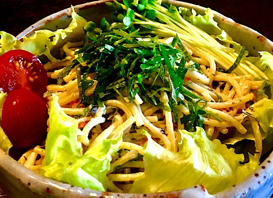 梅しそ味スパサラ                                                          ・大葉・梅干・カニカマ                                  ・茹ですぎパスタ活用メニュー|mottoさん