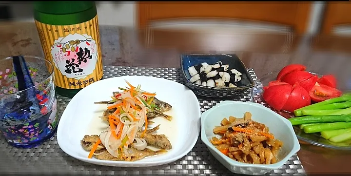 豆あじの南蛮漬け🐟
切り干し大根の煮物
長芋海苔巻き焼き
トマト🍅アスパラガス🍶|bisenさん