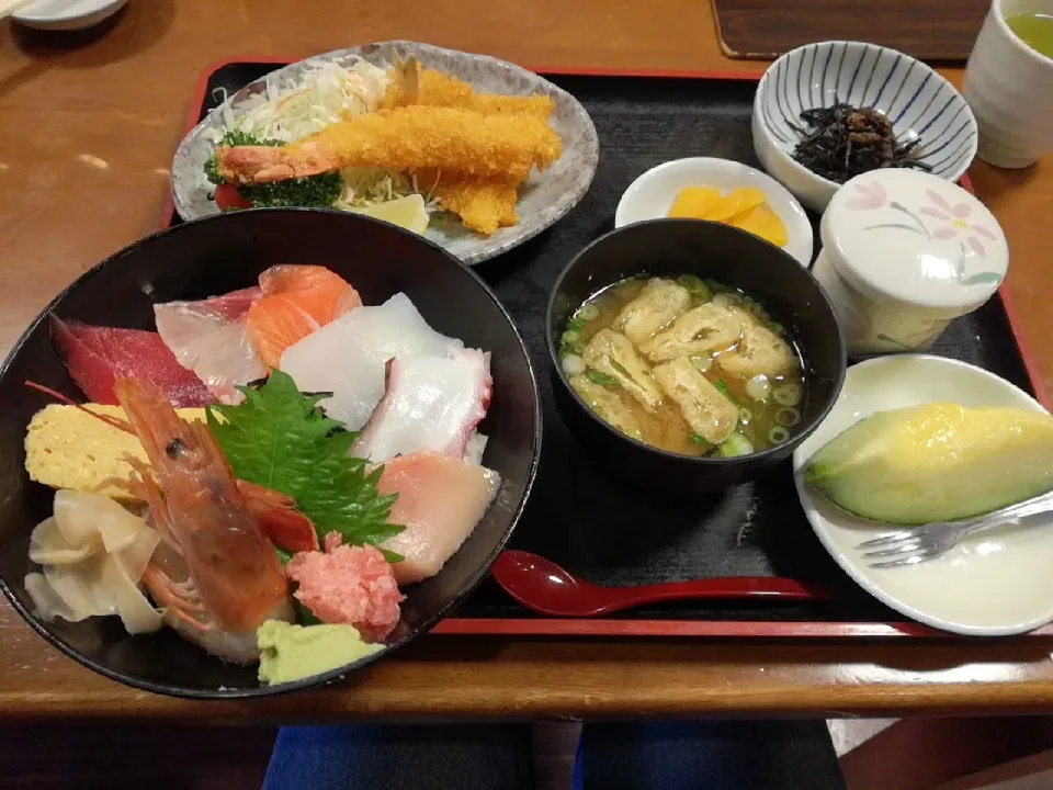 海鮮亭いっき　海鮮丼|きゅうざぶろうさん