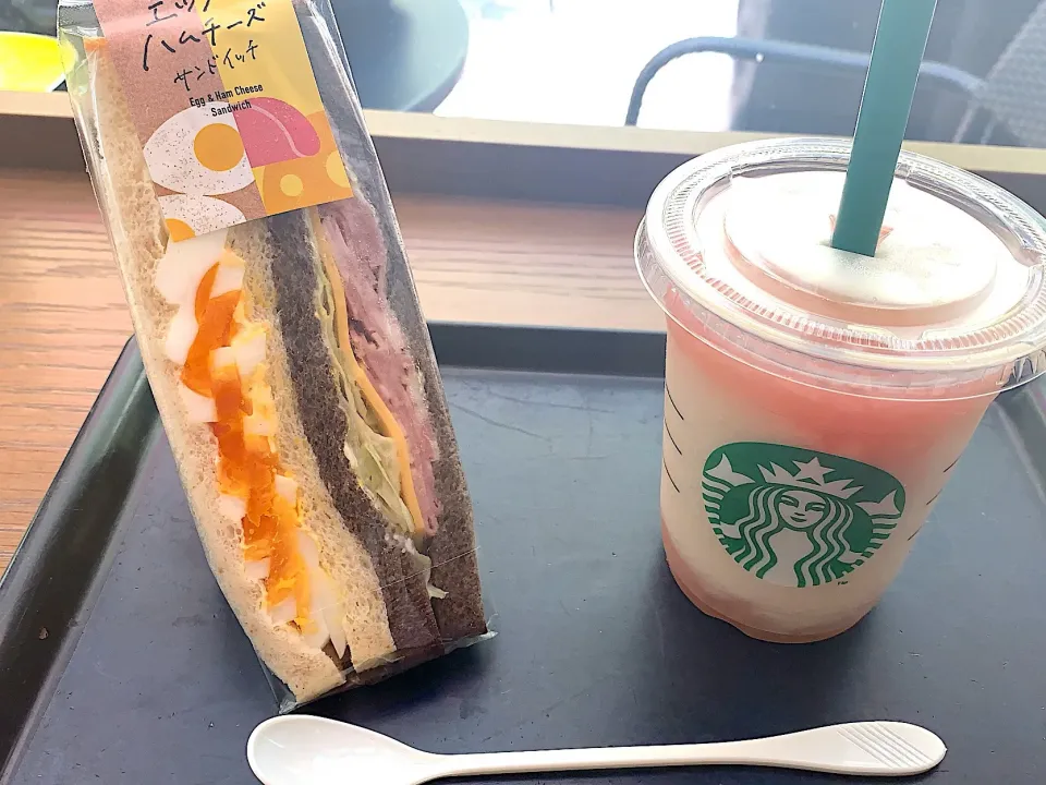 Snapdishの料理写真:桃フラペチーノ|chamさん