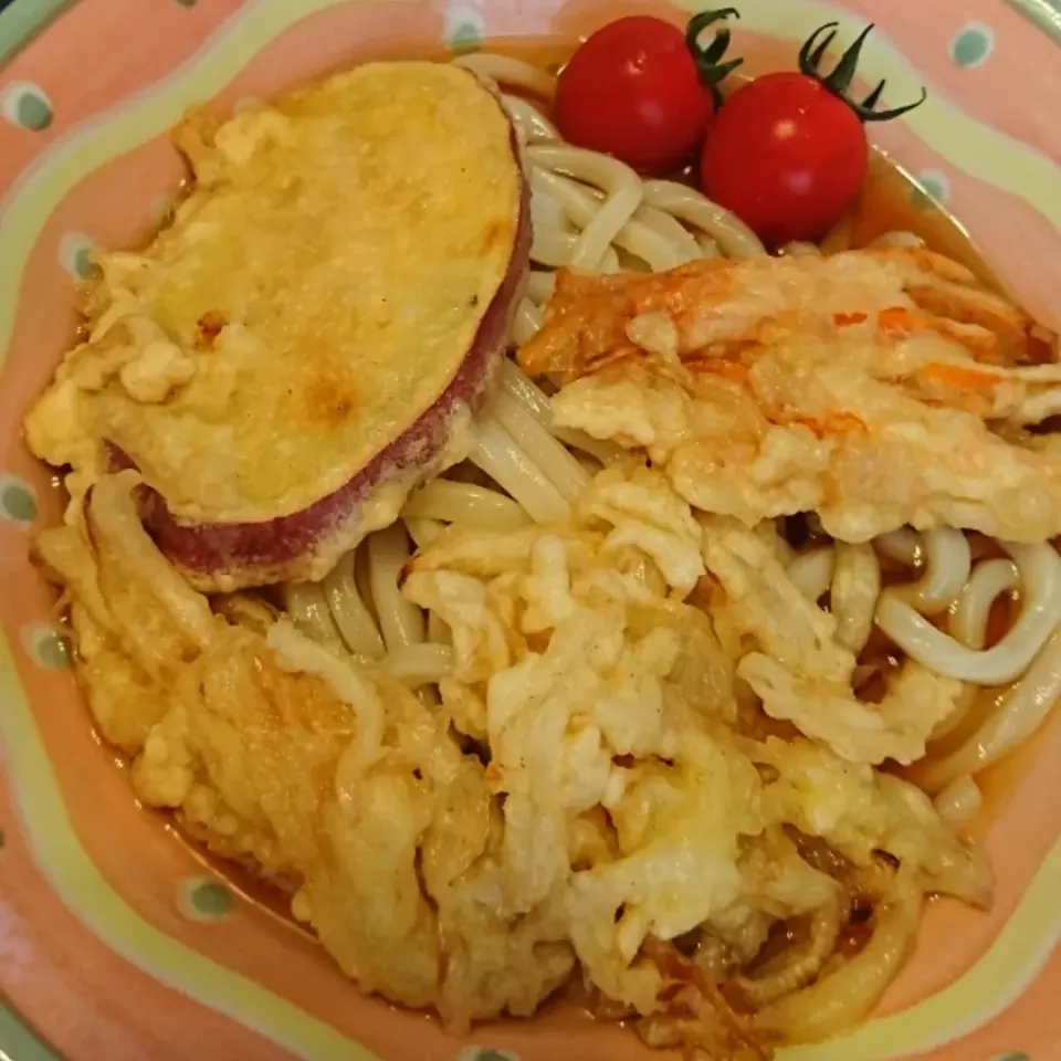 お昼は冷たいうどんと天ぷら🍠|しまだ ちえこさん