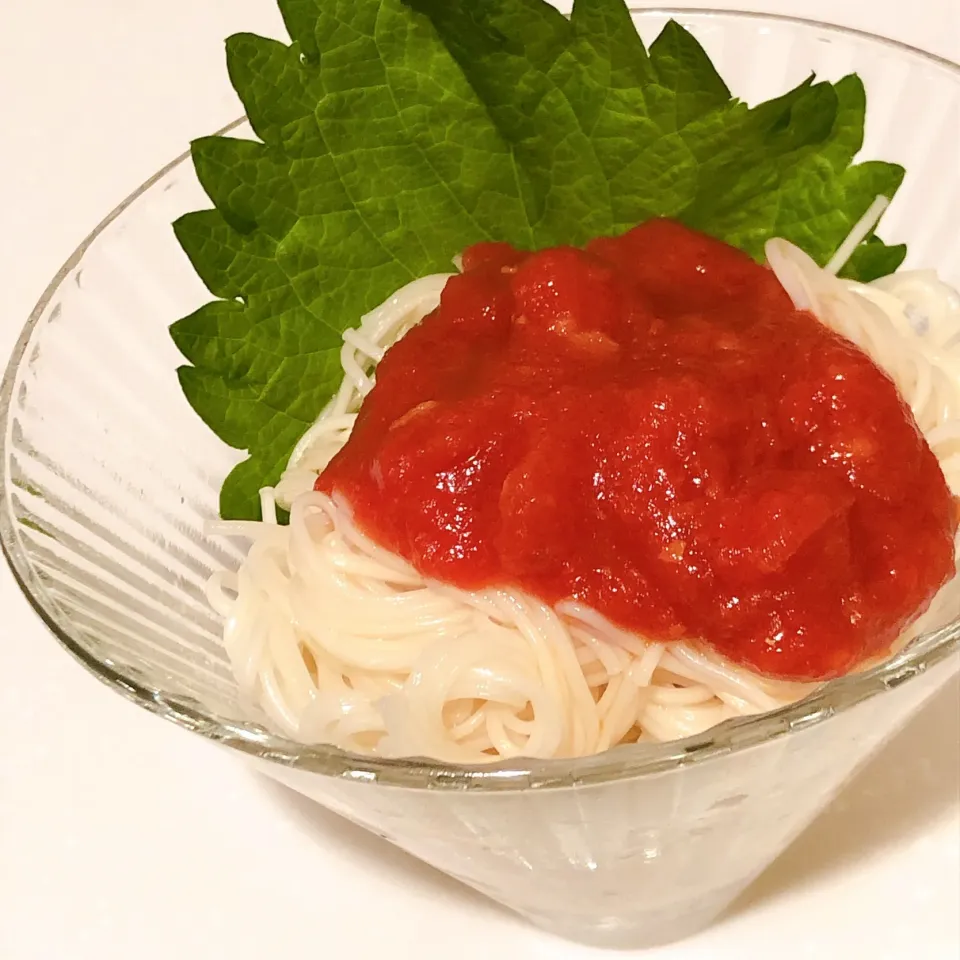 Snapdishの料理写真:梅＆大葉ペーストたっぷり日伊コラボ素麺💗|あーるさん