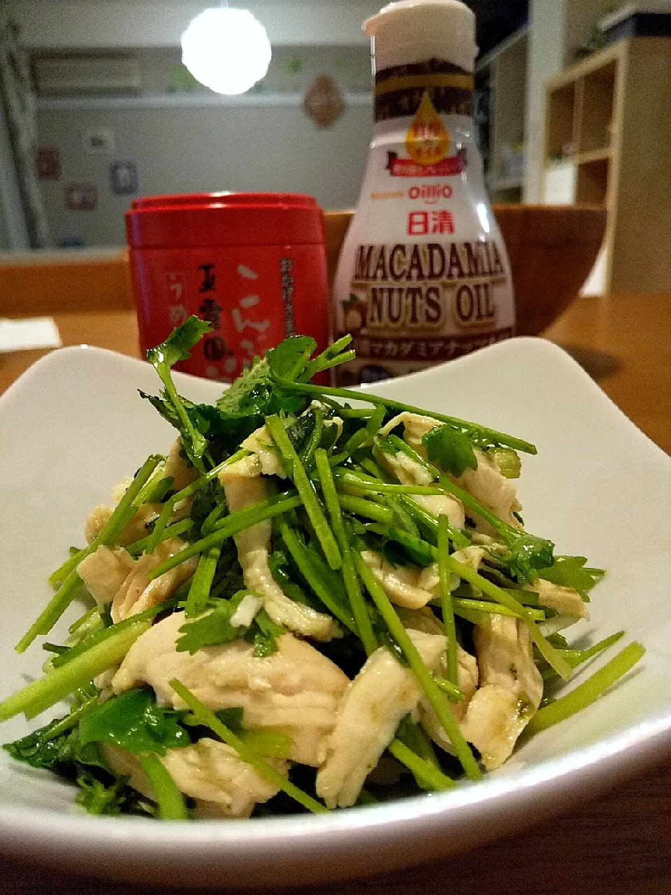 ふじこさんの料理 よだれ鶏とパクチーのサラダ♫|まきごろうさん