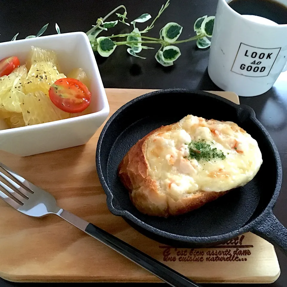 Snapdishの料理写真:マダム とんちんさんの料理 揚げない海老パン🥪🦐 つまり海老トースト|momono1さん