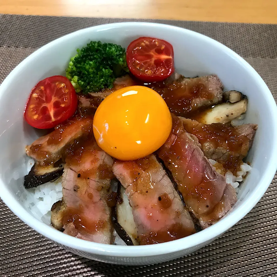 Snapdishの料理写真:ジビエ鹿肉ロースト丼|macchanさん