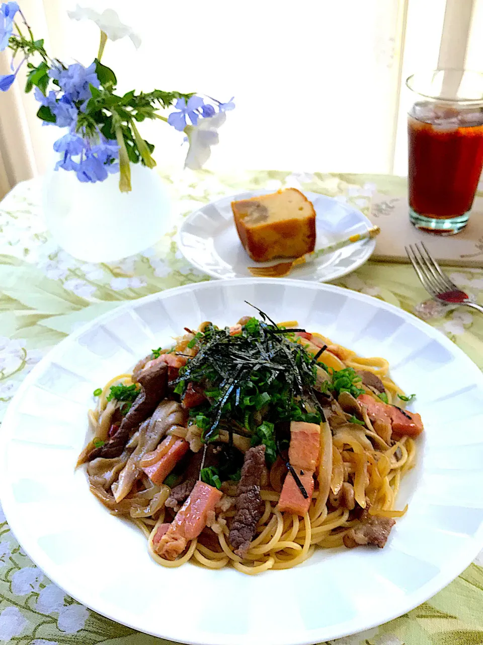 牛肉と舞茸🥓のバター醤油パスタ|サミカさん