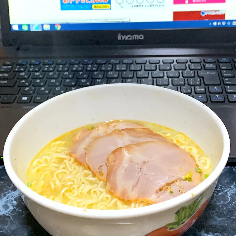 Snapdishの料理写真:サッポロ一番塩ラーメン|観音堂  勝さん