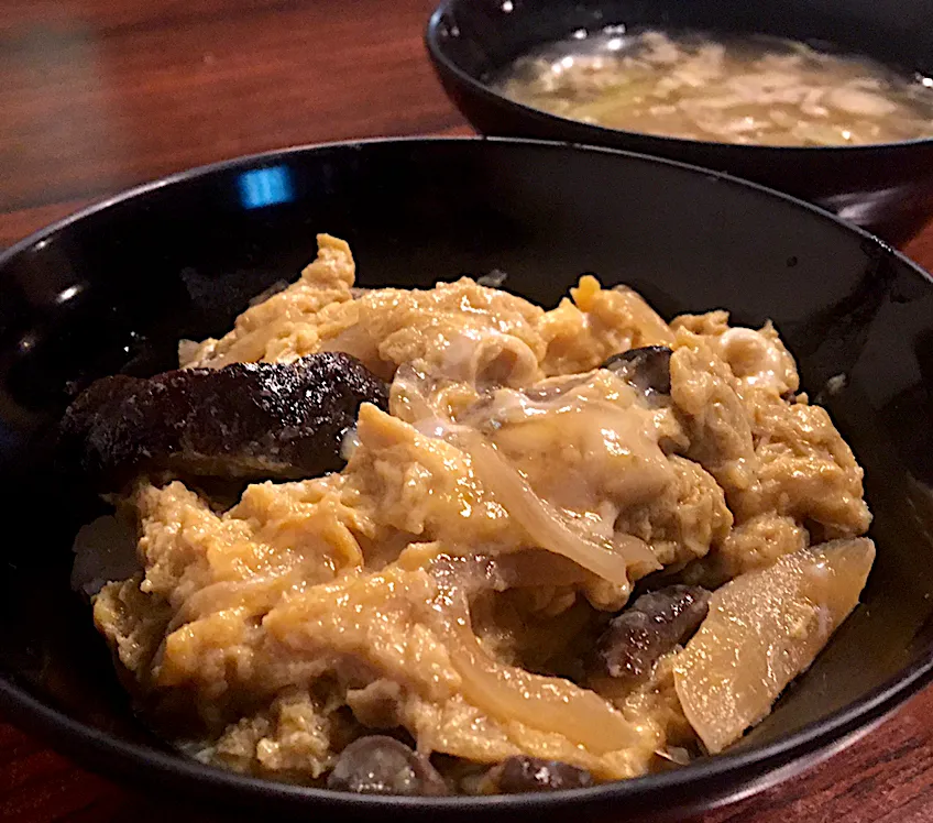 Snapdishの料理写真:昼ごはん☀️☀️🔆                                          親子丼🐔🥚|ぽんたさん