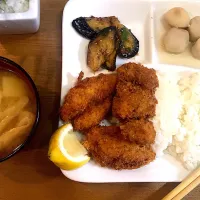 Snapdishの料理写真:チキンカツ、茄子のピリ辛炒め、卵巾着と里芋の煮物。|msさん