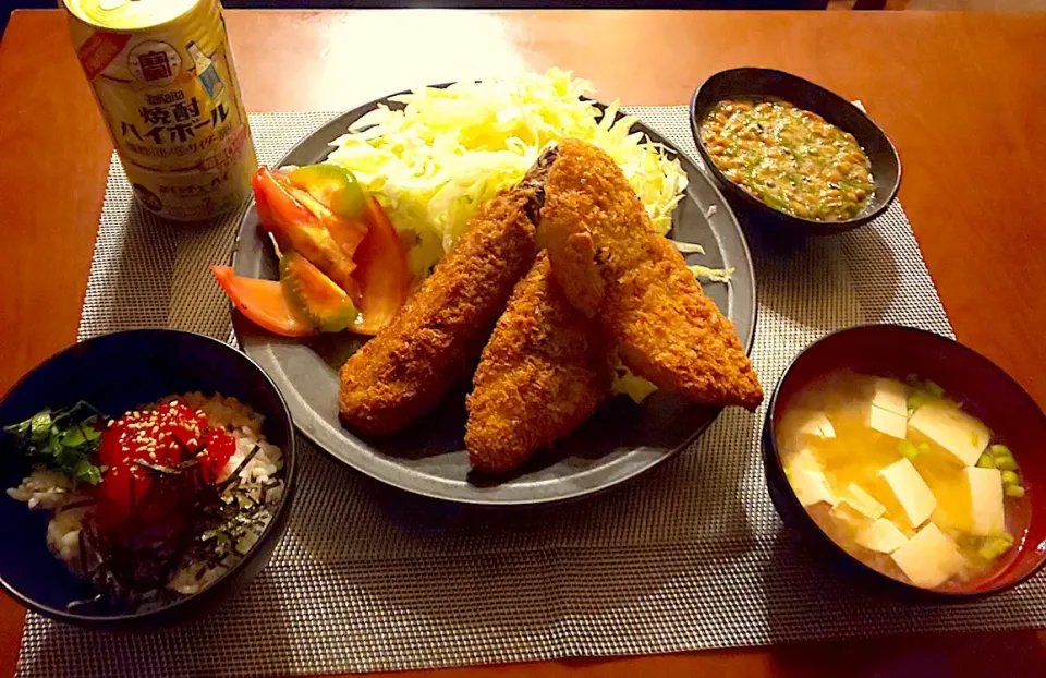 Snapdishの料理写真:Today's Dinner🍴めかぶ納豆･ﾎｷ,さわら紫蘇,鰯紫蘇のﾌﾗｲ･筋子胡麻紫蘇もち麦ご飯･お豆腐のお味噌汁|🌈Ami🍻さん