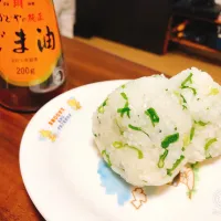 Snapdishの料理写真:ねぎ塩ごま油にぎり|まあやさん