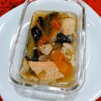 #Foodie#
#MyOwnVersionOfCooking#
©SINIGANG NA ULO NG SALMON© 
Ingredients:
Salmon
Kamatis
Sibuyas
Bawang
Paminta 
Talong
Okra
Sinigang mix (Optional)

Note: Jus|Fayeさん