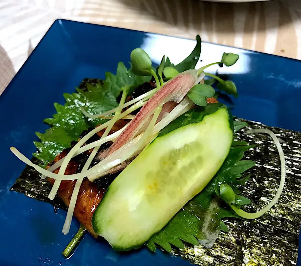 Snapdishの料理写真:焼き海苔で鰻と胡瓜巻き巻きシャリなし鰻きゅう|浦上玲子さん