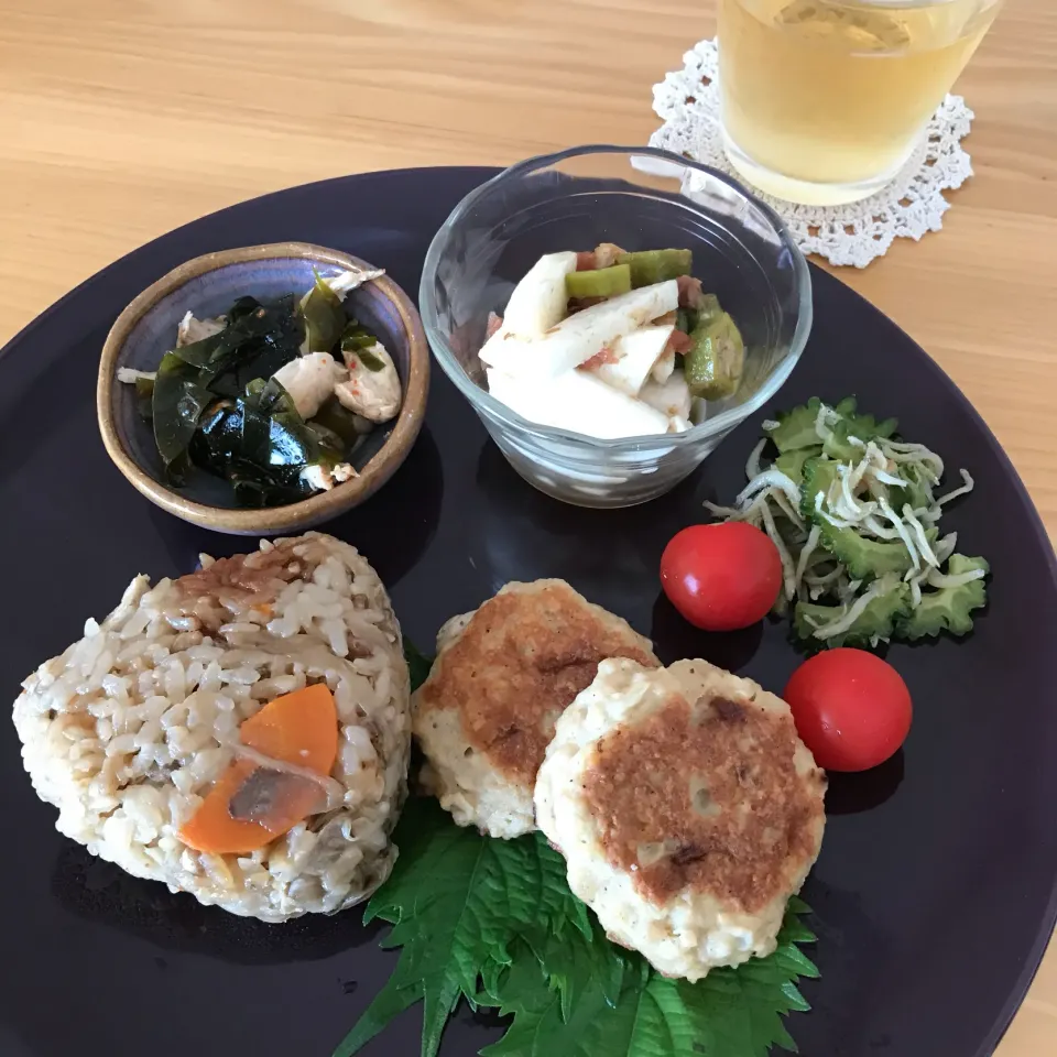 つくねと炊き込みご飯のおにぎりランチ(´―｀)|サチャンさん