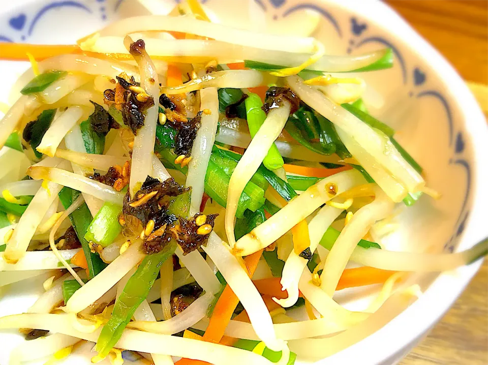 Snapdishの料理写真:お茶漬けのモト利用のオイルで🥗|ちまさん