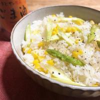 ごま油香る🎵とうもろこしとアスパラの炊き込みご飯🌽