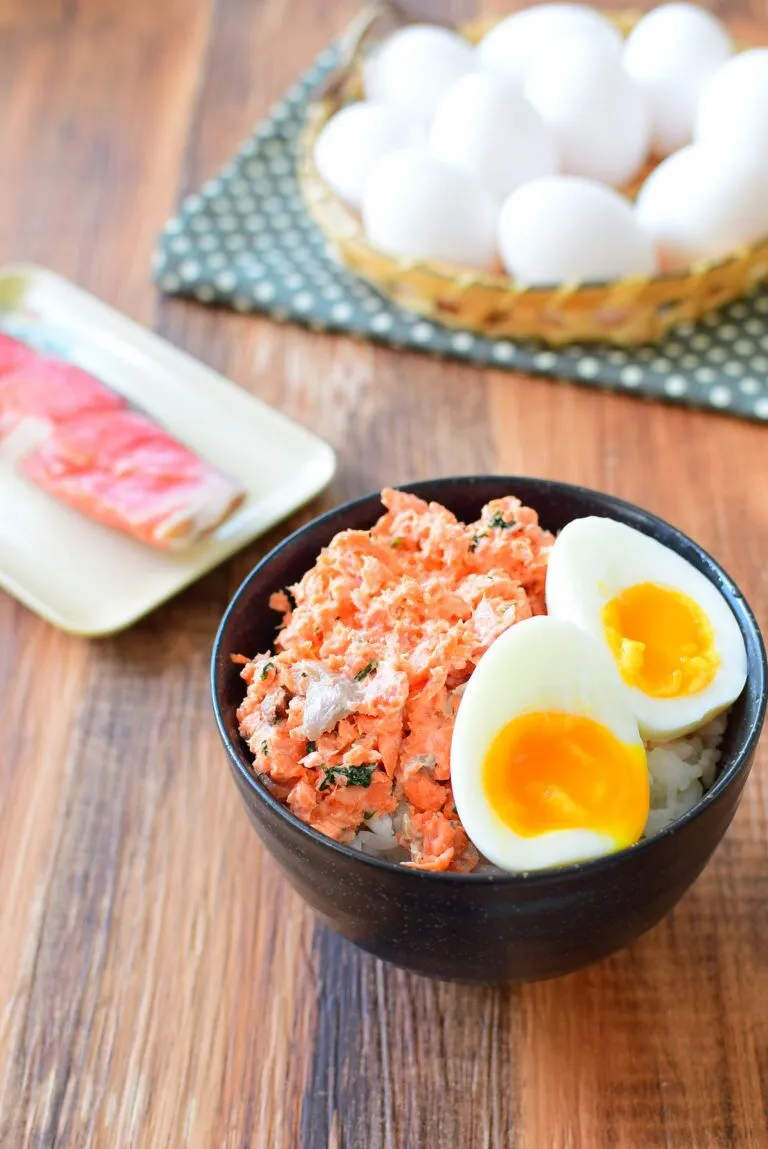 大葉入り鮭マヨ丼、とろとろ茹でたまごのせのレシピ|アマイモノ・クウ蔵さん