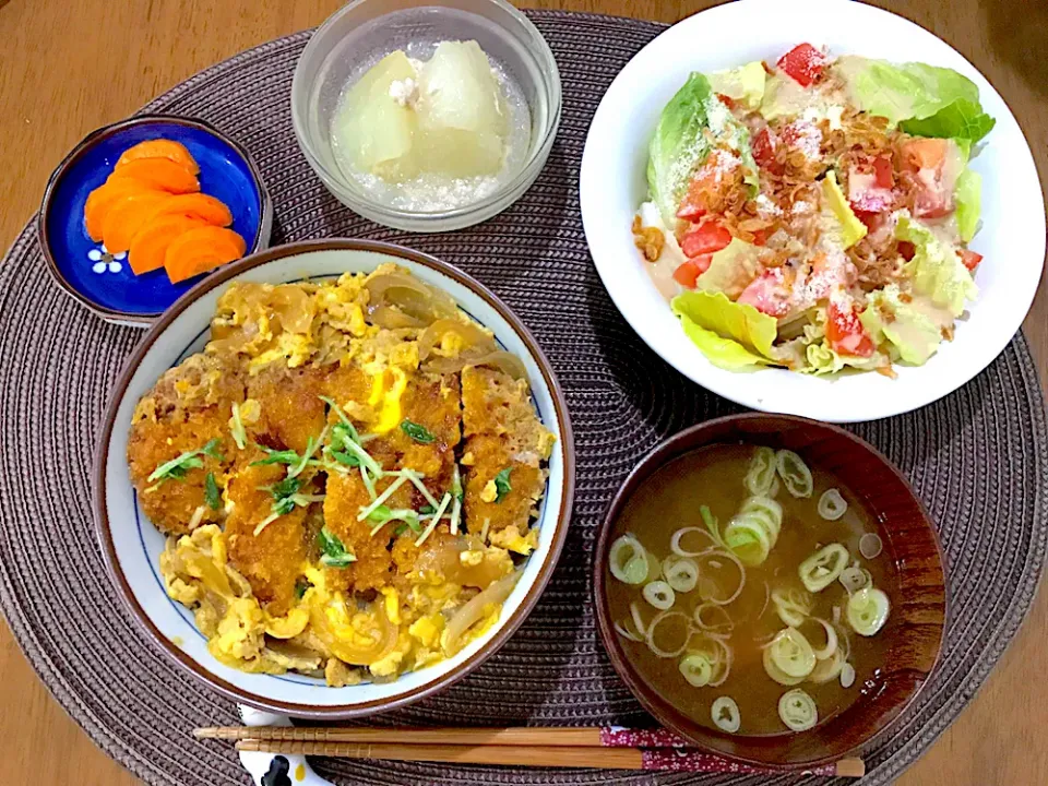 Snapdishの料理写真:カツ丼定食|ゆうかさんさん