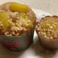 Snapdishの料理写真:パイナップルのカップケーキ|めりるさん