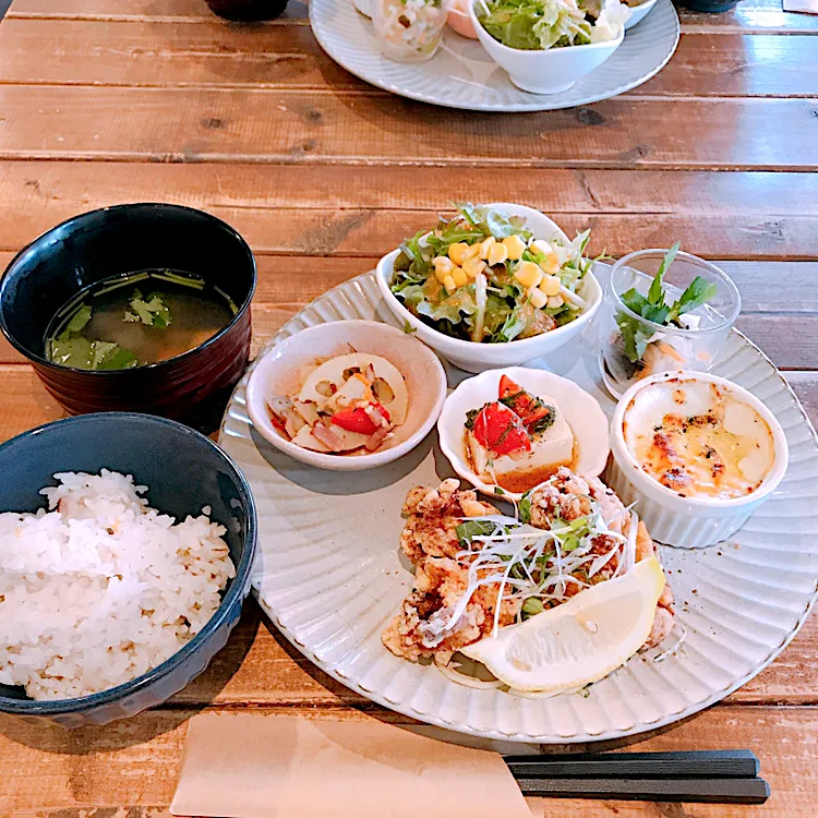 鶏のからあげランチ🥢|ちゃみこさん