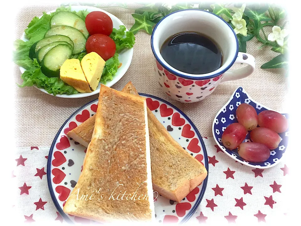 Snapdishの料理写真:あみさんの料理 おもしろすぎる形…ミルク角食パン😅🍞黒豆きな粉クリーム❣️|あみさん