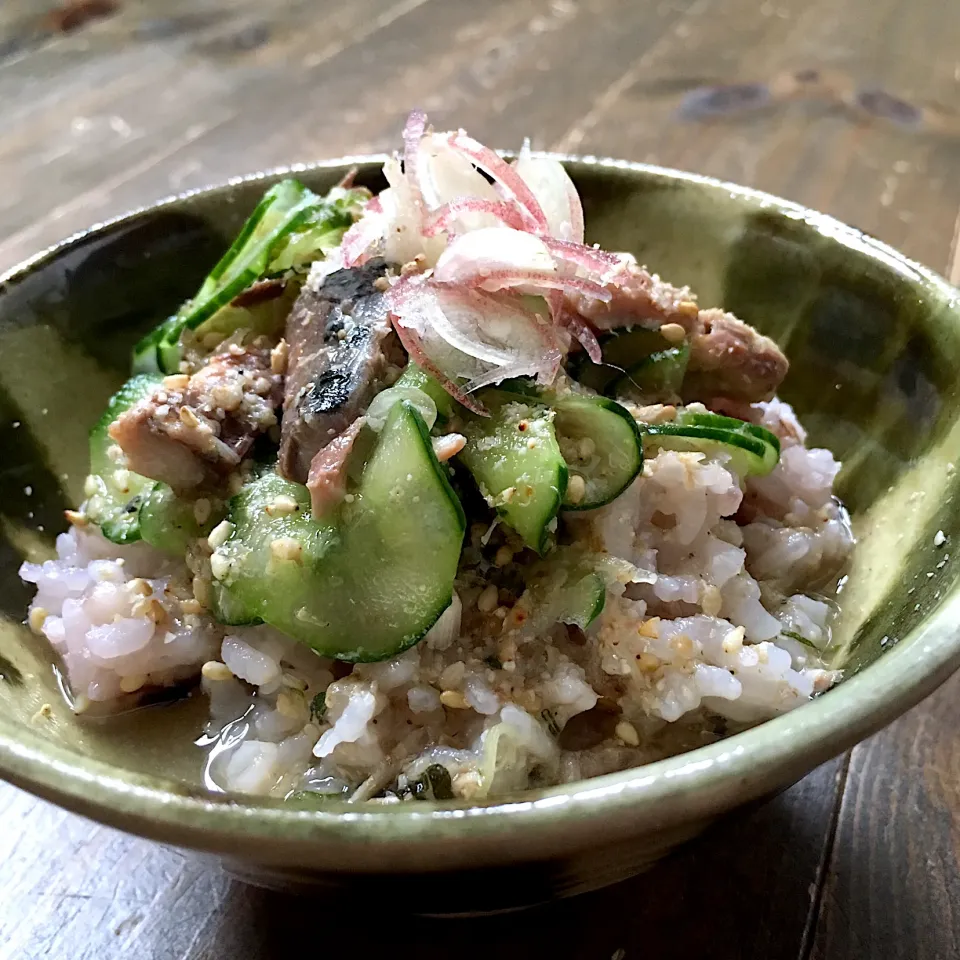 鯖缶で冷汁風🐟🍚🥒|七海さん