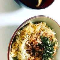 Snapdishの料理写真:釜揚げしらす丼|tomozoさん