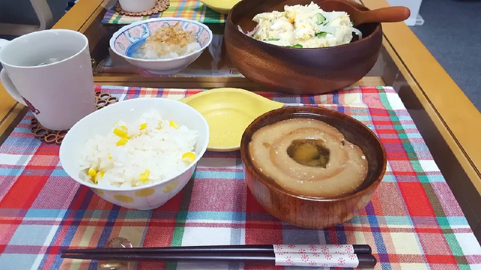 今日のお昼

☆旦那さん実家のじゃがいもでポテサラ
☆旦那さんこだわり出汁の味噌汁
☆今の時期にもろこしご飯|ヒロコさん