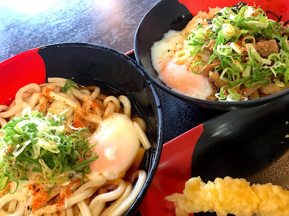 肉玉丼と天玉うどん♫wwwww|Yoshihiro Andoさん