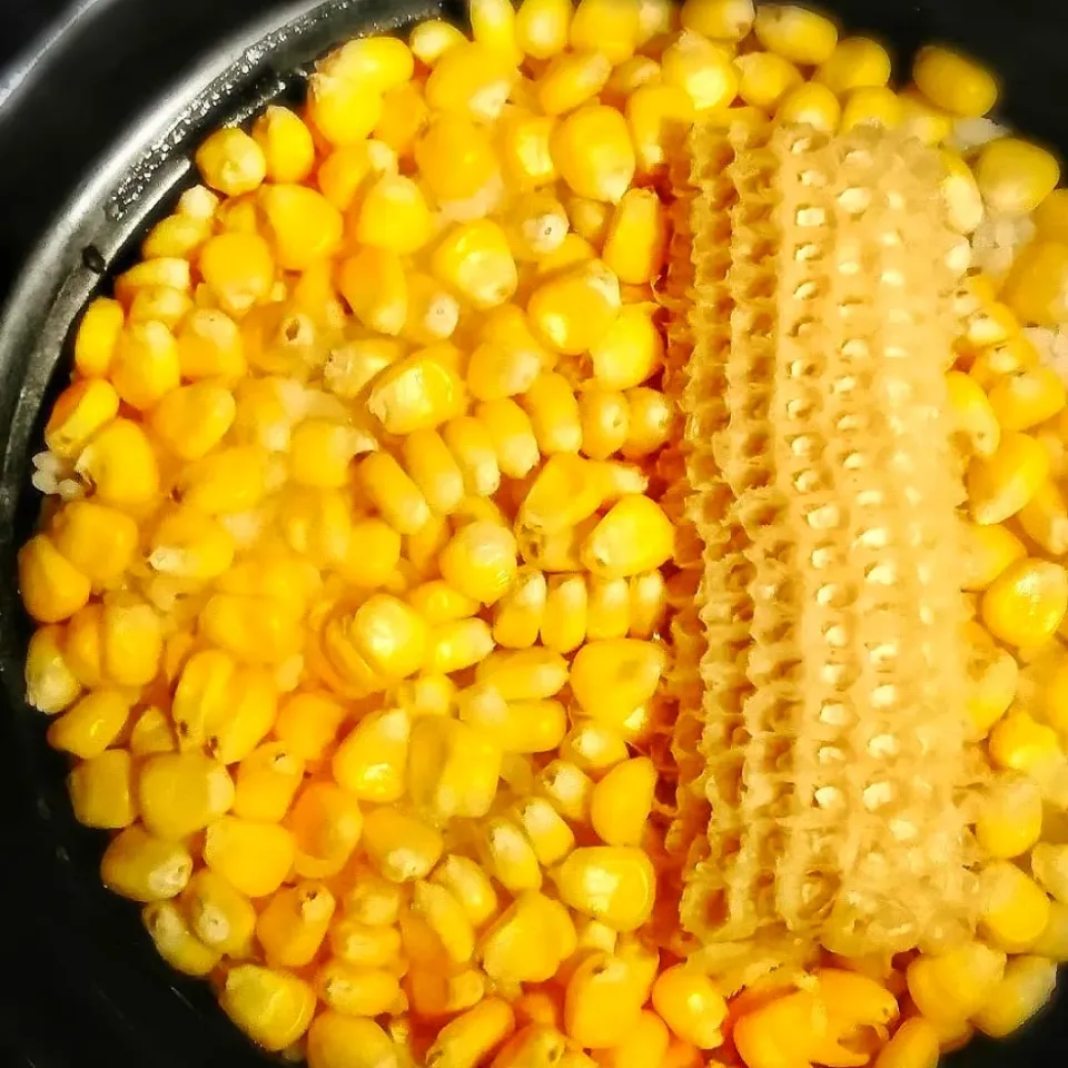 Snapdishの料理写真:土鍋で🍲トウモロコシご飯🌽|jusさん