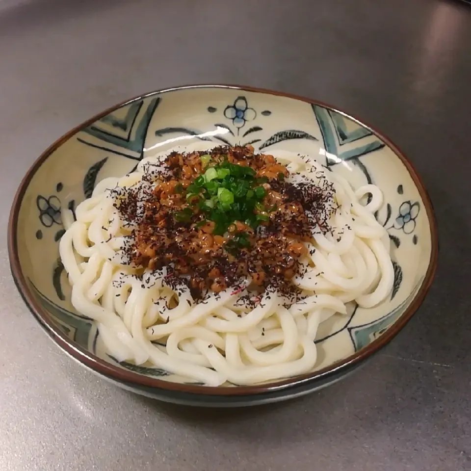 Snapdishの料理写真:簡単お昼ごはんの納豆うどん|ごろうさんさん