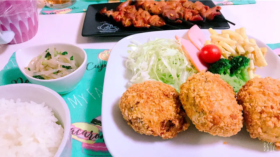 男飯😍コロッケ作ってくれた😋揚げるだけで楽チン😋|ゆきさん