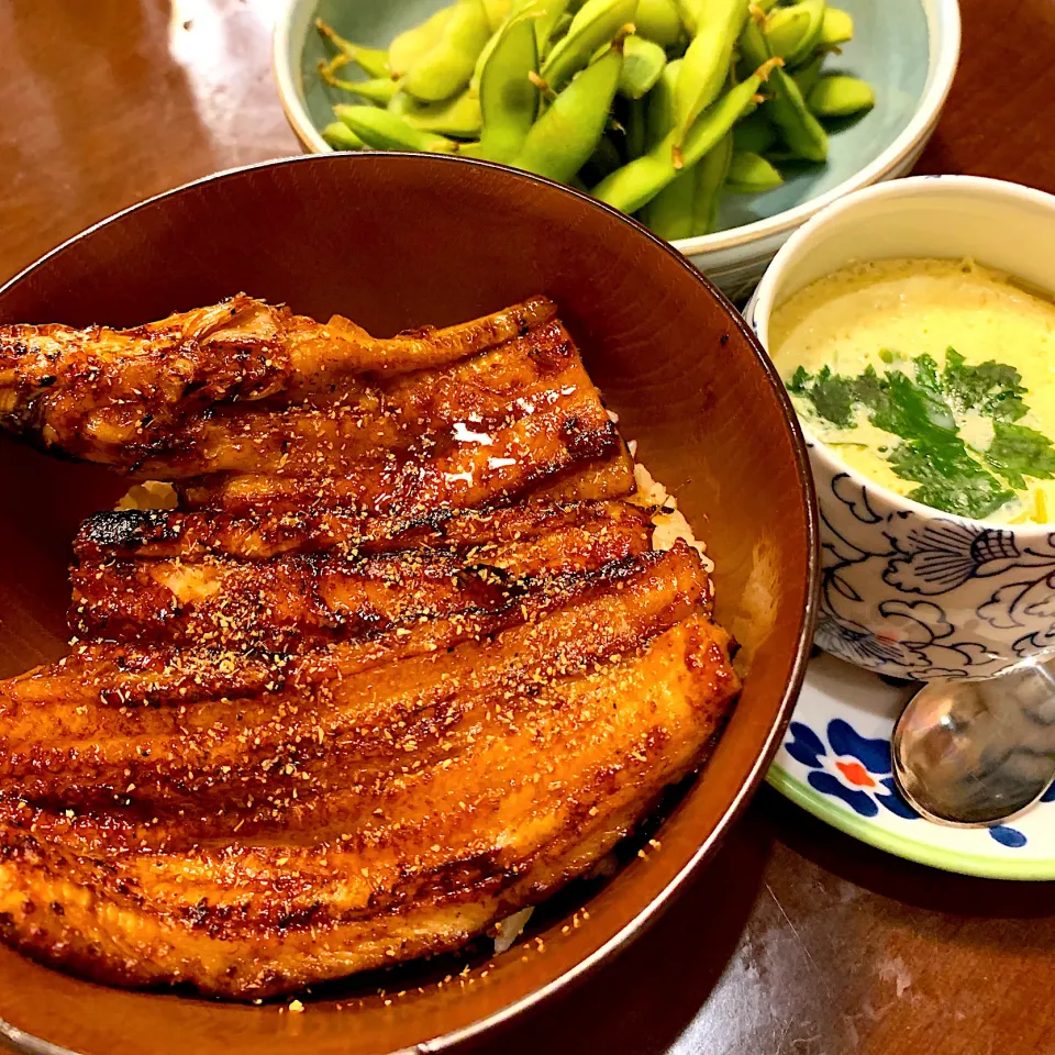 Snapdishの料理写真:土用の丑の日、鰻じゃない穴子丼です🥢|みっこちゃんさん