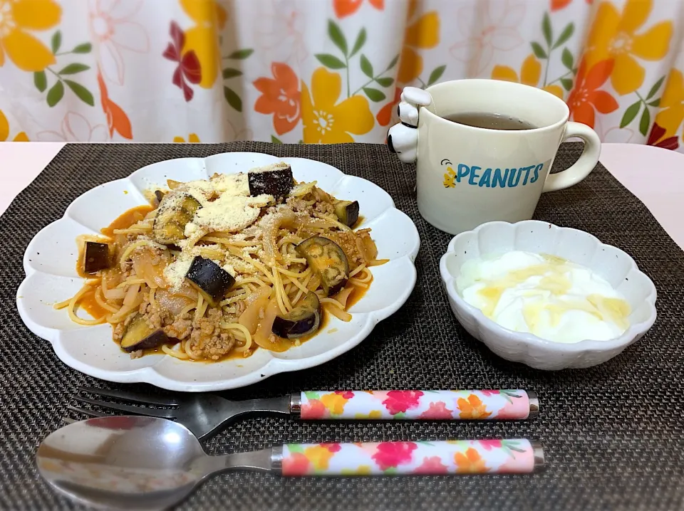 ナスと挽肉のボロネーゼ🍝|mikiteenさん