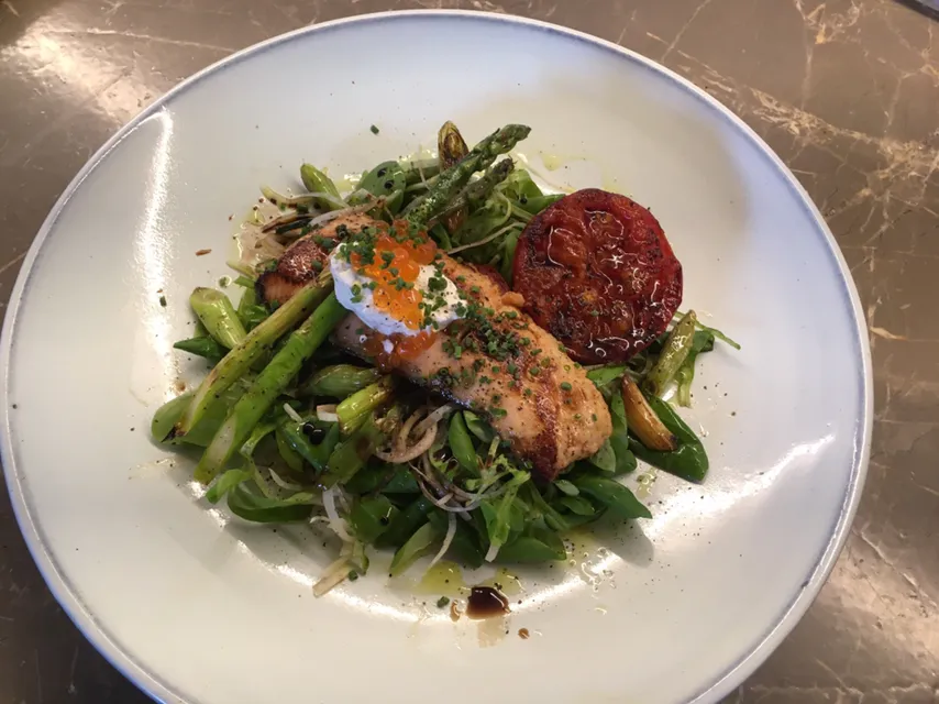 Grilled salmon w/salad,roasted tomato|tさん