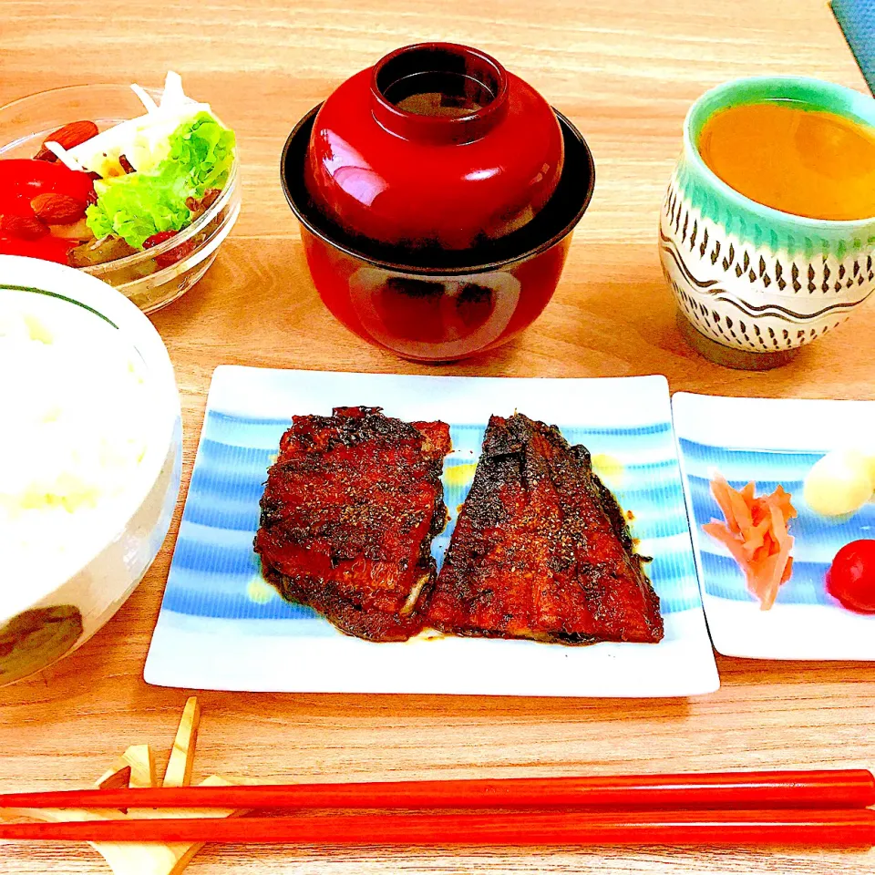 昨日は鰻丼 今日のランチは簡単鰻定食風|Sの食卓さん