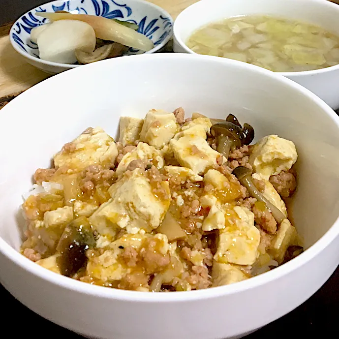 朝ごはん☀️☀️☀️断酒108日目                         麻婆豆腐丼  野菜スープ  ぬか漬け|ぽんたさん