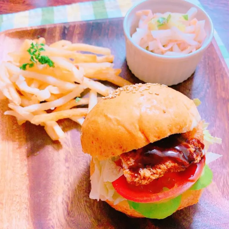 🍀ロースカツバーガーランチ🍔|まりんさん