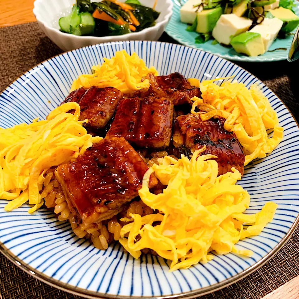 炊き込み鰻丼|いちごさん