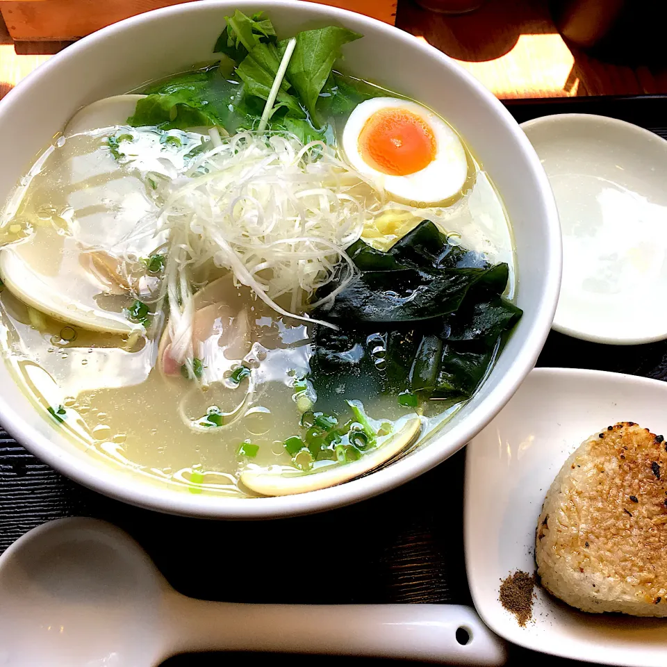 Snapdishの料理写真:はまぐりラーメン|くろあおさん