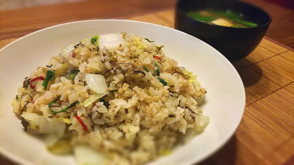 Snapdishの料理写真:ﾆﾗと白菜のﾆﾝﾆｸ高菜ﾁｬｰﾊﾝ～
の晩ごはん✨|kaz(*･ω･)さん