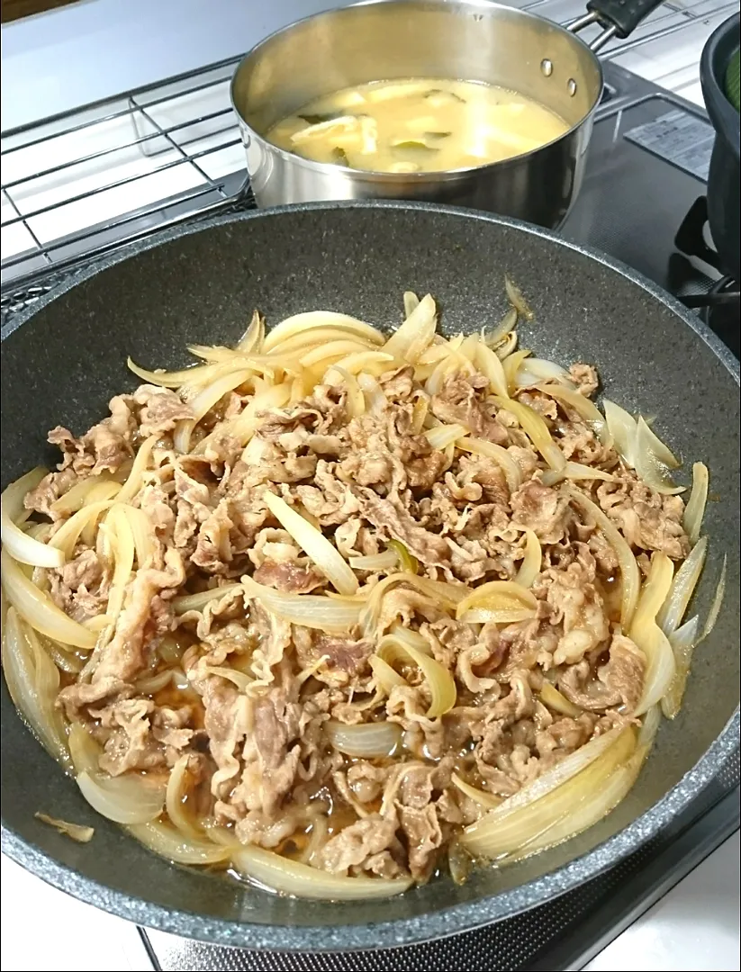 今夜は牛丼とみそ汁🐮|しまだ ちえこさん