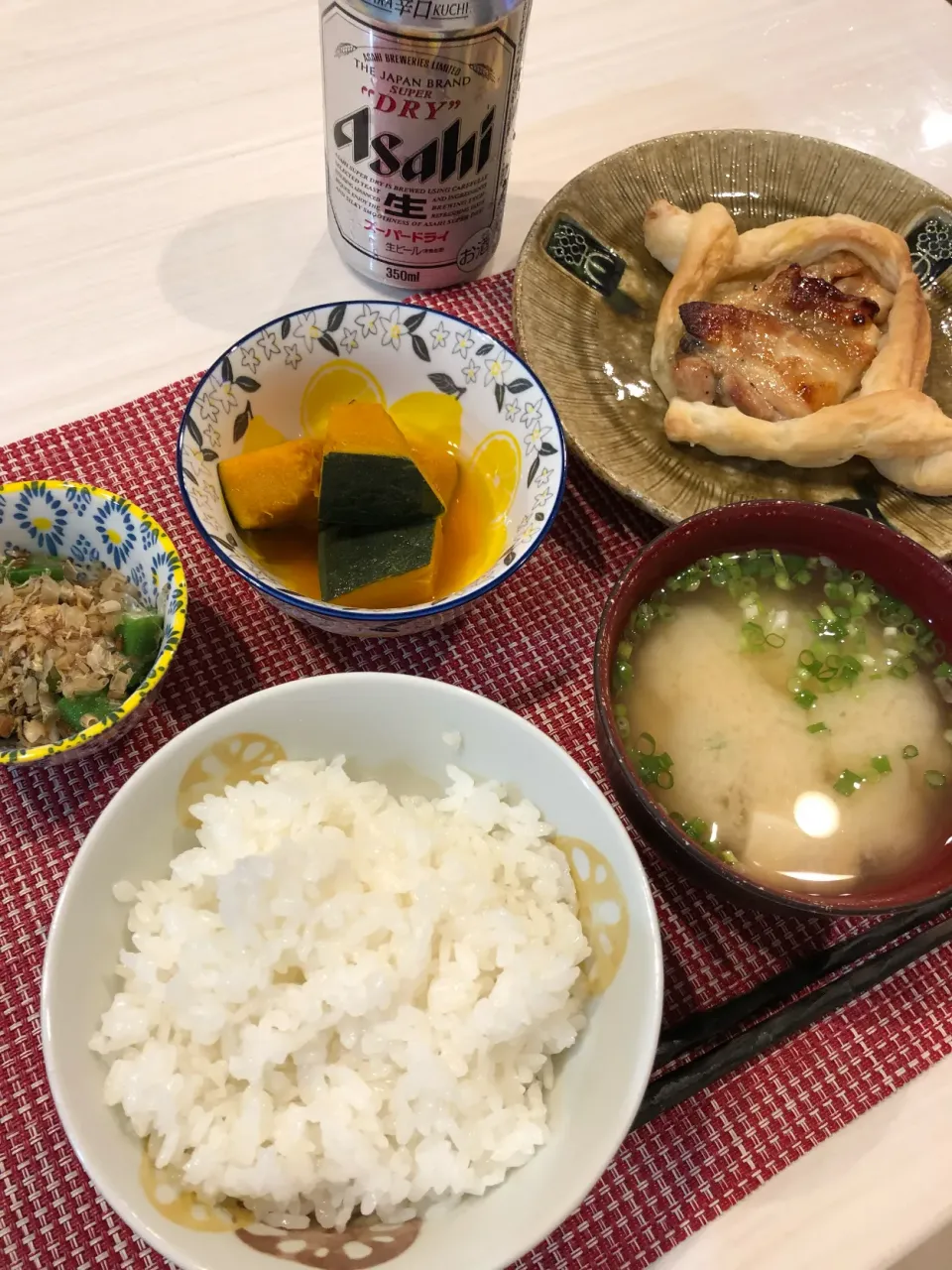 鶏肉のパイ焼き  かぼちゃの煮物  オクラ  じゃがいもの味噌汁|キヨさん