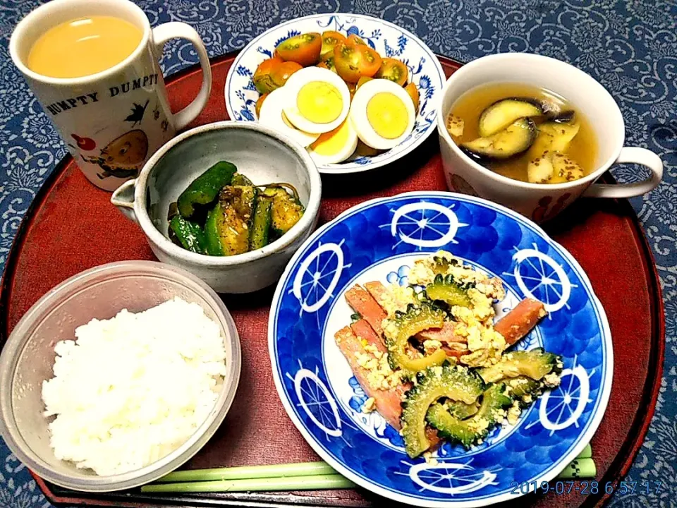 Snapdishの料理写真:よねばーばの朝ごはん
ゴーヤチャンプル
茄子の味噌汁
トマトと茹で玉子のサラダ
きゅうりの中華風漬物
ご飯、コーヒー牛乳|yoneばーばさん